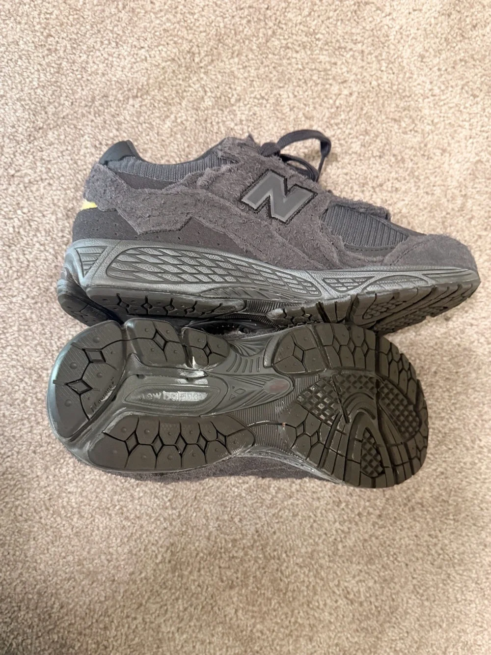 New Balance 2002R Grey/Black Suede